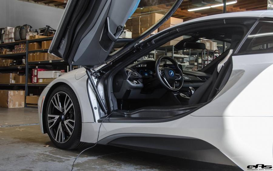  BMW i8 in White by EAS 2016 года  (фото 9 из 18)